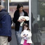 아이스크림을 떨어뜨리고 <b>울음</b>이 터진 수리ㅋㅋ 너도 아가구나...