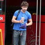 <b>복학생</b> 포스가 폴폴 풍기는 샤이아 라보프, 자전거 타고 어디가?