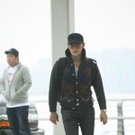 탑 방금 올라온 <b>공항룩</b>!