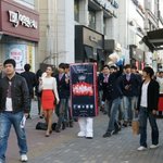 지난주에 엑스페리아 레이 퍼포먼스 하는거 봄, 여자 박민영인줄....