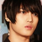 여자보다 예쁜 <b>분홍빛</b> 입술의 남자 아이돌