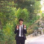 드디어 졸업반인 성대훈남 송중기, <b>졸업</b>사진 찍다