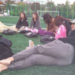맨발로 <b>잔디밭</b>에 누워서 수업 중인 날라리 교수 신현준ㅋㅋㅋㅋ