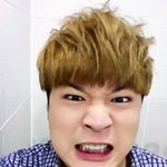 인상쓰고 사진 찍어도 아이돌 <b>비쥬얼</b>