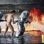 피임 잘 하라는 의미에서 기발한 콘돔, 피임약 투척!