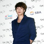 <b>패션쇼장</b>에 나타난 비스트 윤두준.. 왜 이렇게 피곤해보이지?