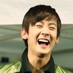 웃는 모습이 예쁜 <b>미소천사</b> 남자 아이돌