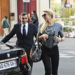 단지 쇼핑을 하기 위해 파리로 가는 <b>패리스</b> 힐튼의 부러운 인생