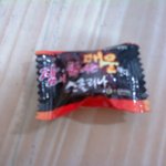 등교길에 받은 매운<b>사탕</b>