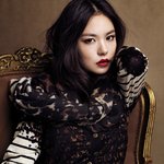 화려한 이목구비 때문에 스모키가 너무도 잘 어울리는 떠오르는 여신