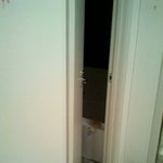 무선운데.. 웃겨 ㅋㅋㅋㅋㅋ scary <b>but</b> funny :)