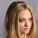 아만다 사이프리드를 <b>비롯</b>한 스타들의 복고풍 스타일 따라잡기