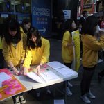 사진有) 지난 주말 명동에서 노란옷 입은 사람을 보셨나요?