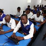 아프리카에 태양광 인터넷스쿨 보급  