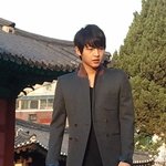 학교 <b>홍보</b>까지 야무지게 하는 송중기, 학생들은 좋겠다