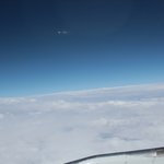 신혼여행 (홍콩경유) 가는 비행기에서 찍은 사진(<b>ufo</b> 일까요?...