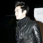 깔끔한 <b>남성미</b> 넘치는 블랙 카리스마 최시원