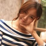 귀여운 스트라이프 패션의 여자 아이<b>돌들</b>