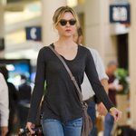 지극히 평범한 <b>르네</b> 젤위거의 공항 패션