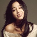 앞머리 없이 긴, <b>평범</b>한 여자 머리 스타일