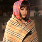 <b>담요</b>를 덮고 있는 귀여운 연예인들