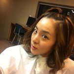 볼수록 믿기지 않는 동안의 산다라박... 반질반질해