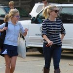 리즈 위더스푼의 딸, 조만간 엄마를 <b>능가</b>할 것 같은 다리ㄷㄷㄷㄷ