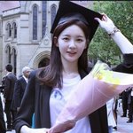 강민경 <b>왼쪽</b>귀 있는 사진?