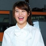 <b>음성</b> 지원되는 여자 아이돌 웃는 사진