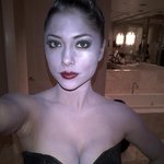 아리아니 할로윈 셀카, 한국팬에게 보낸 할로윈 선물은 숨막히는 몸매