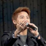 <b>JYJ</b> 팬싸인회에서 준수의 팔에 있던건???
