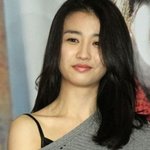 섹시하게 <b>한쪽</b> 어깨를 드러낸 연예인들