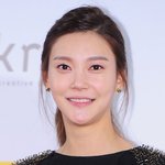 얼굴은 주먹만한데 턱이 두개인 차예련