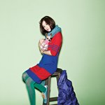 조윤희의 컬러풀한 의류 화보 촬영