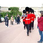 윈저성의 <b>꼿꼿</b>한 주석병정들