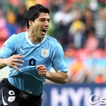 '수아레스 4골' 우루과이, 칠레 4-0 대파...남미 <b>예선</b> 선두