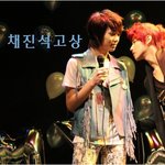 공커로 밀고 있는 세♥진