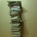 수능<b>끝</b><b>남</b> 고 3, 책으로만든 탑 ㅋㅋㅋ