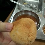 (사진有)학교급식에 쌔까맣게 탄<b>빵이</b> 나왔효리
