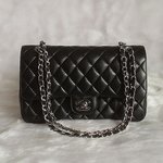 <b>단돈</b> 100원에 샤넬백이 내 손에!!!!!