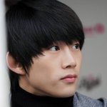 단정해 보이는 남자 아이돌 흑발 생머리 <b>st</b>