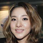 점점 자라는 산다라박의 턱, 턱에 물 <b>주나</b>?