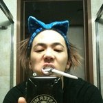 <b>양치</b>하는모습도 빛나는 아이돌들