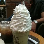 <b>휘핑크림</b>을 시킨건지 음료를시킨건지