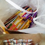 리어카에 끌고간 빼뺴로데이 <b>소포</b> 투척