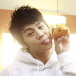 아이돌들의 장난끼 넘치는 <b>엉뚱</b>한 행동들