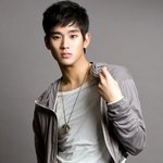 삼동이 김수현, 촌스러운듯 수수한 패션