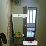 실제 사진 有))황당한 집. 현관이 왜 여기있어요?