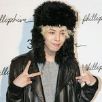 귀 덮는 <b>털모자</b>를 쓴 귀여운 아이돌들