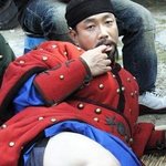 19금]백옥같이 하얀 허벅지 드러내고 섹시한 표정으로
